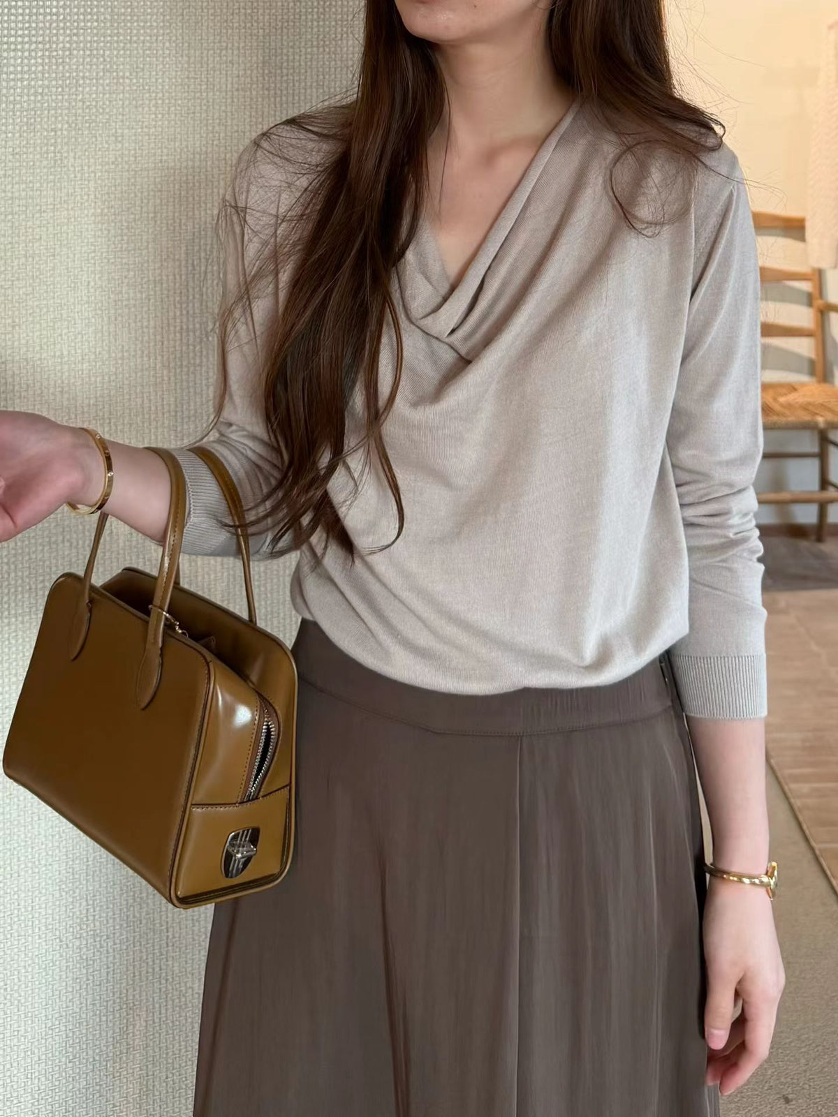 Luminous Fluid-Drape Silk Top | 絲質光澤滑感垂墜上衣