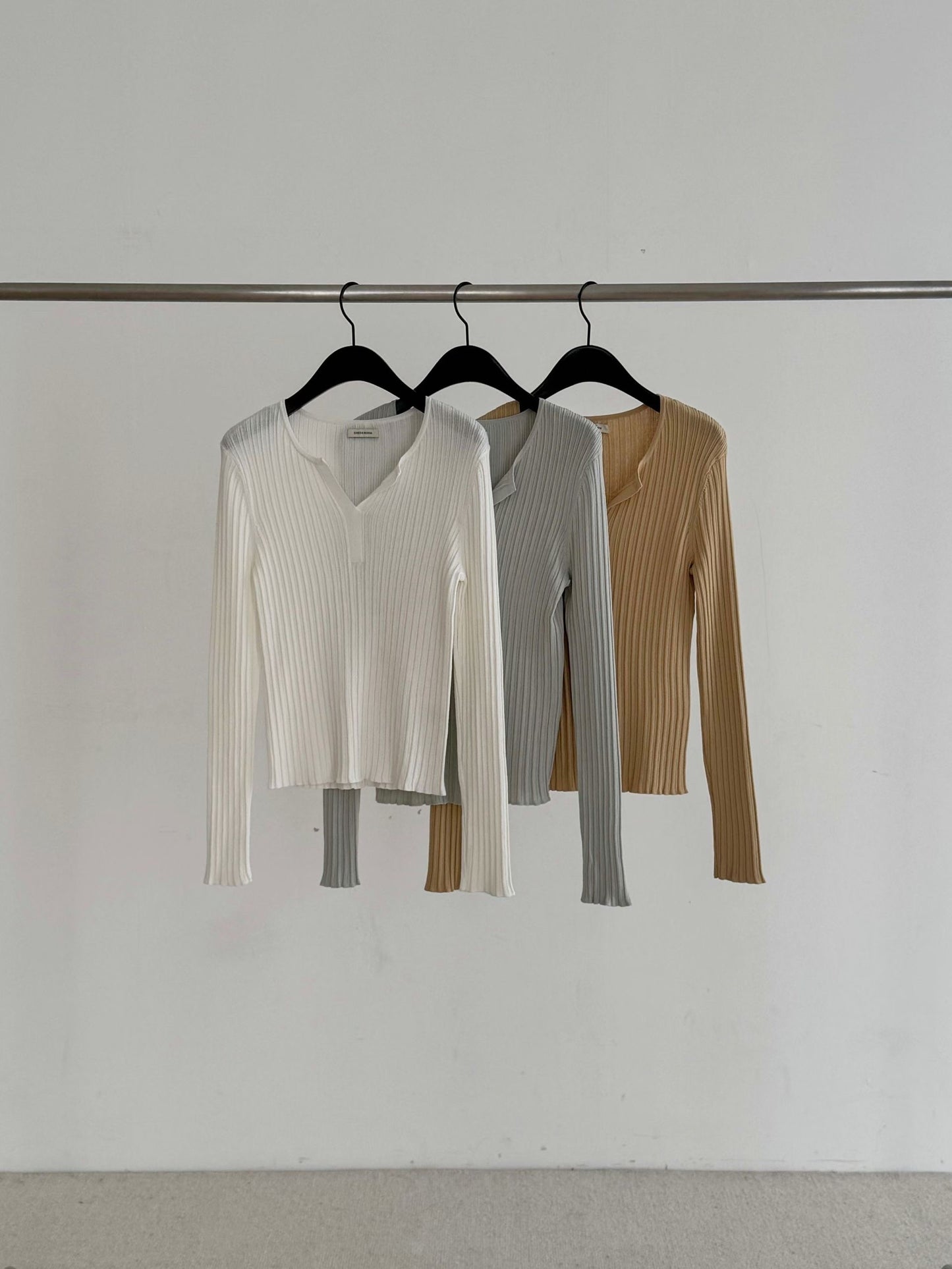 Seagull Collar Grooved Top |法式海鷗領暗條紋上衣