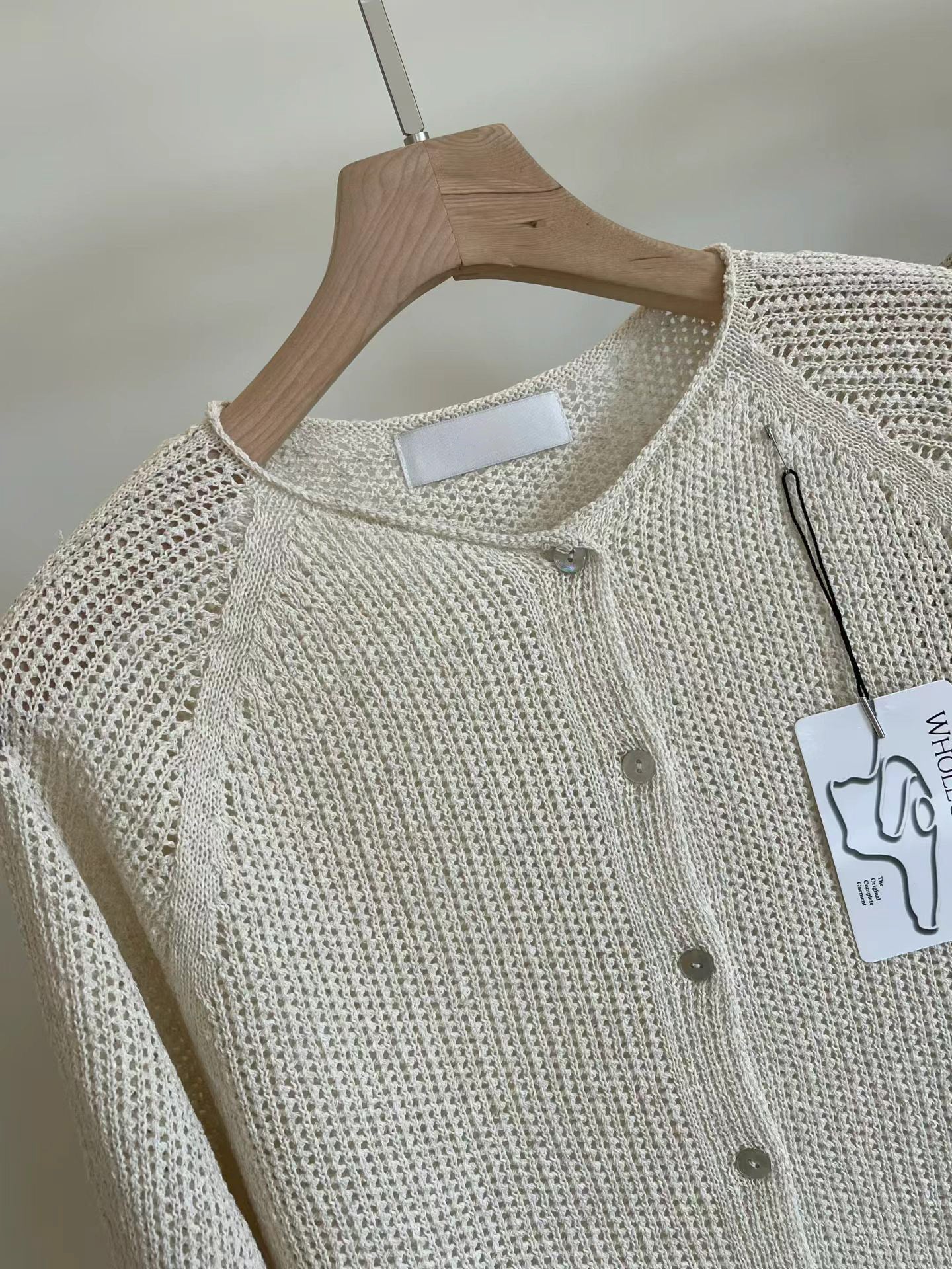 [𝑳𝒊𝒏𝒆𝒏 𝑬𝒅𝒊𝒕] Wholegarment Shoulder Detail Cardigan | 肩膊細節圓領外套