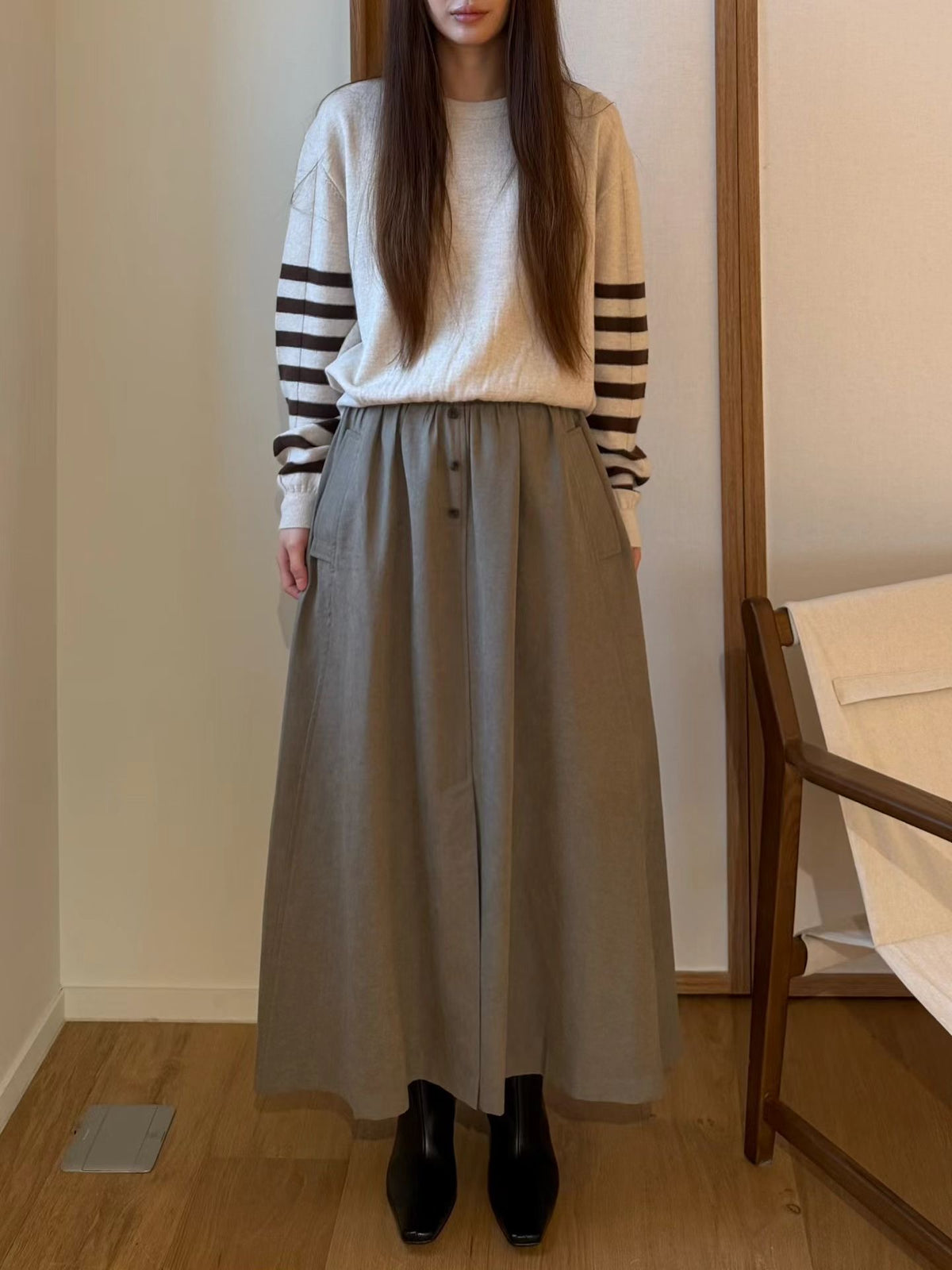 Light Velvety Wide A-Line Skirt |絨感寬A半身裙