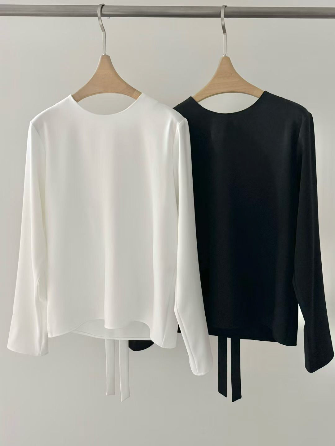 暗珠光背面小心機襯衫 | Pearly Low Back Ribbon Blouse