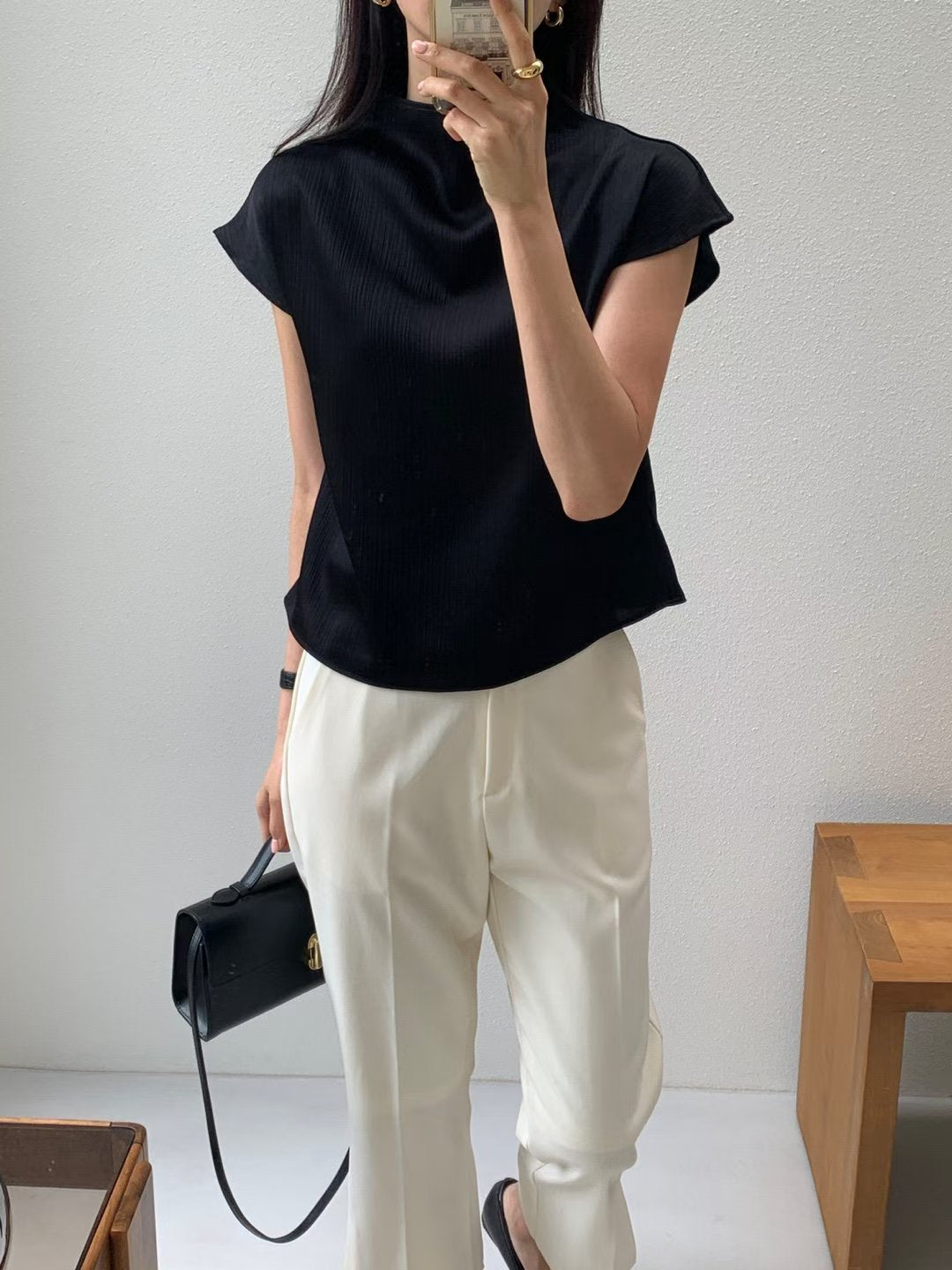 【Monotour 連線】絲滑小飛袖 Silky Capped Sleeves Blouse