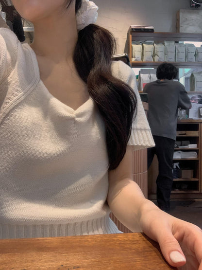 Scallop Neckline Ribbed Knitted Tee