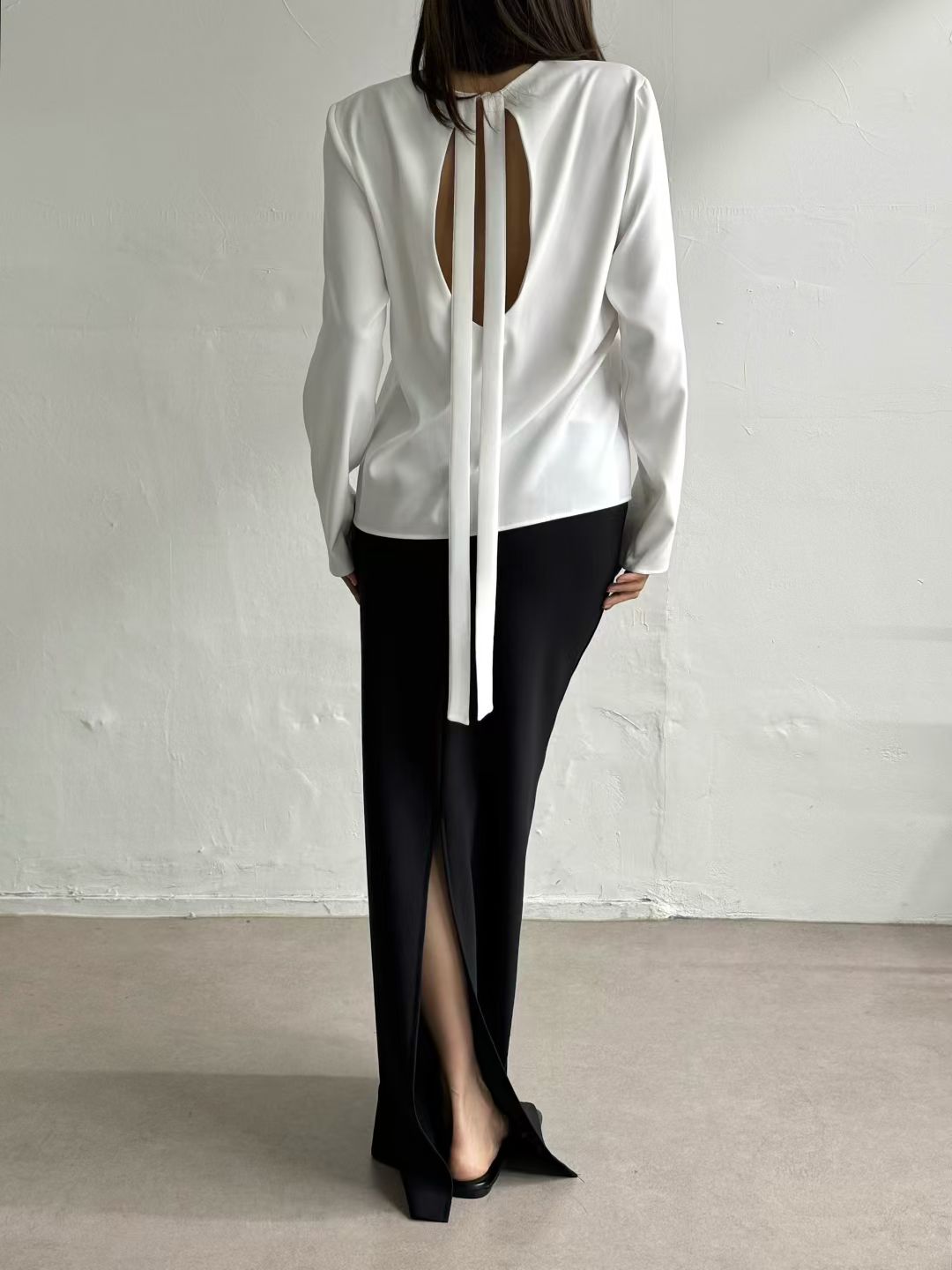 暗珠光背面小心機襯衫 | Pearly Low Back Ribbon Blouse
