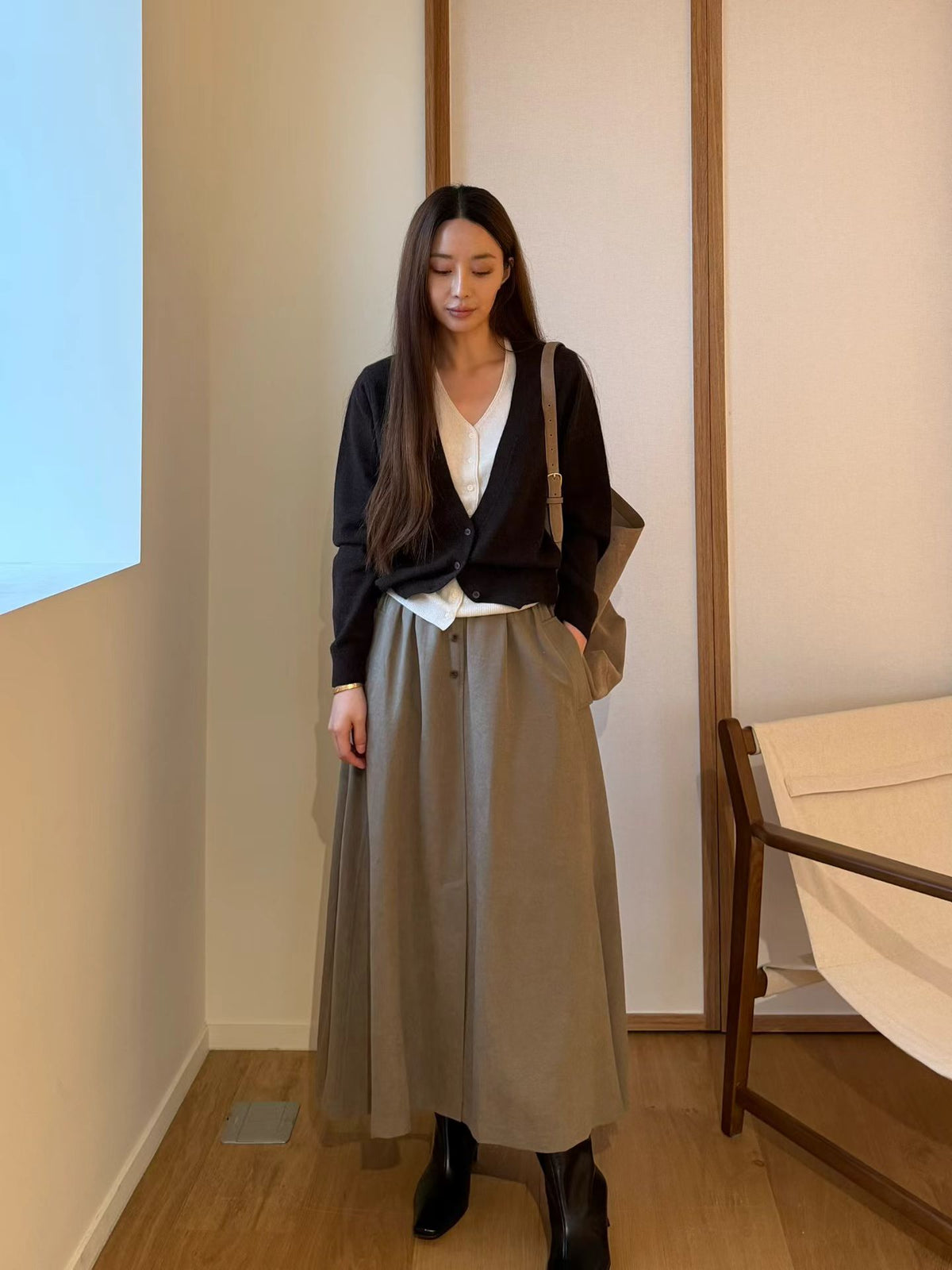 Light Velvety Wide A-Line Skirt |絨感寬A半身裙