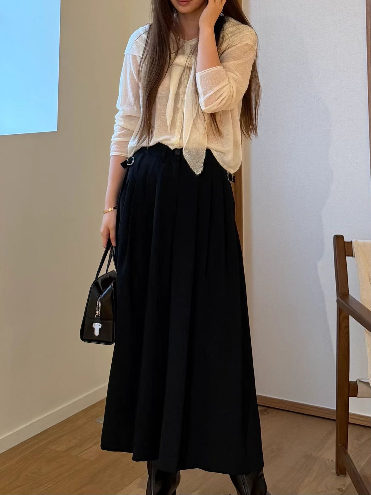 Elegant Side Buckle Flowy Wide-Leg Trousers | 飄逸闊腿側扣細節長褲
