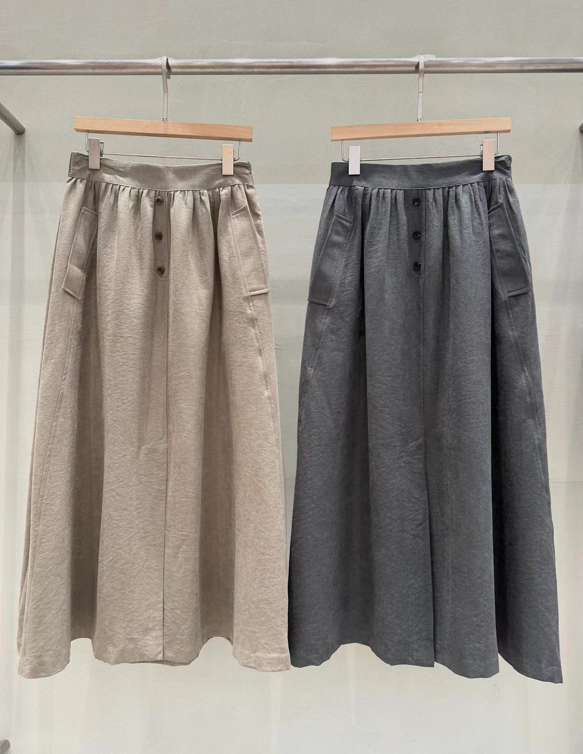 Light Velvety Wide A-Line Skirt |絨感寬A半身裙