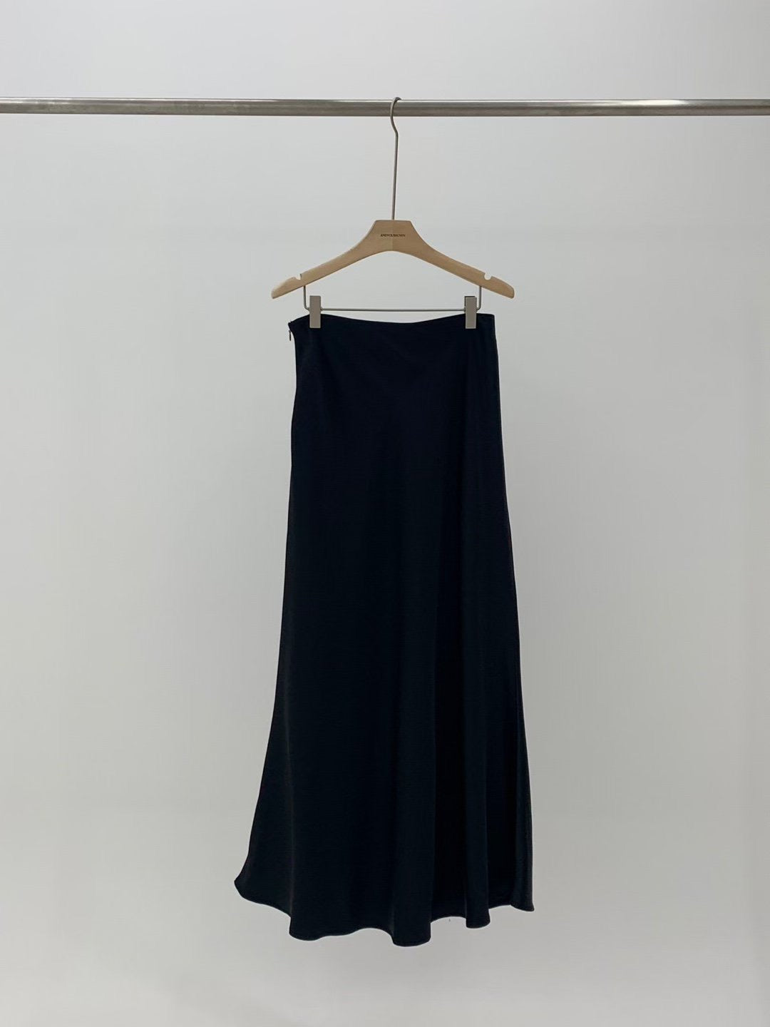 【Monotour 連線】The Most Elegant Skirt This Season