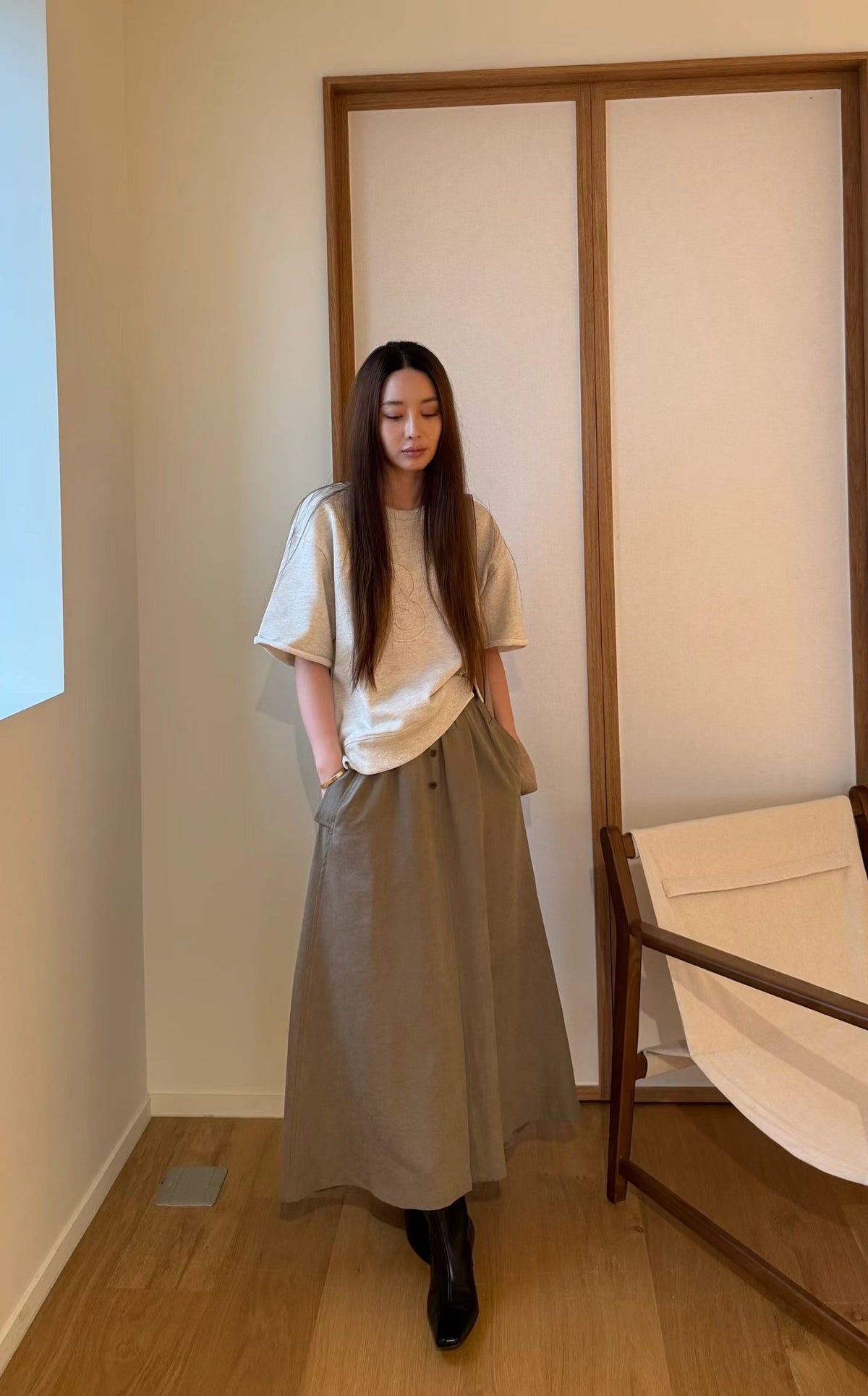 Light Velvety Wide A-Line Skirt |絨感寬A半身裙