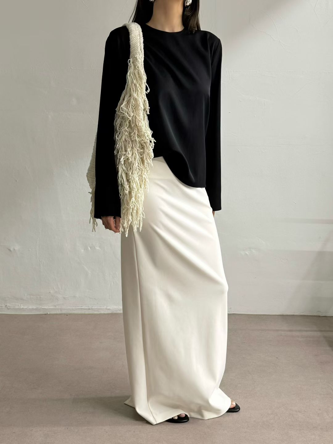 暗珠光背面小心機襯衫 | Pearly Low Back Ribbon Blouse