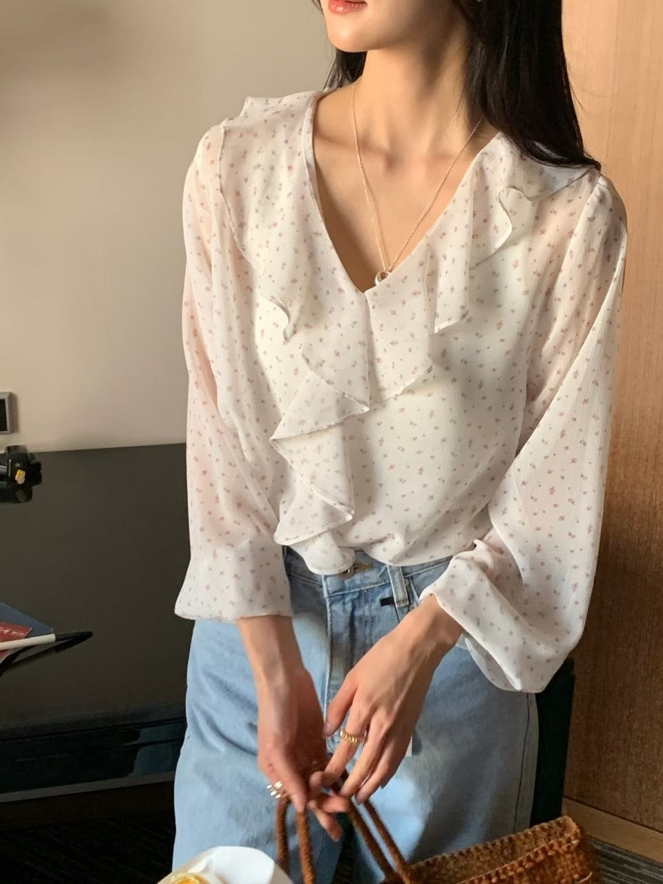Botanical Ruffle Chiffon Blouse |  花卉荷葉邊氣質上衣