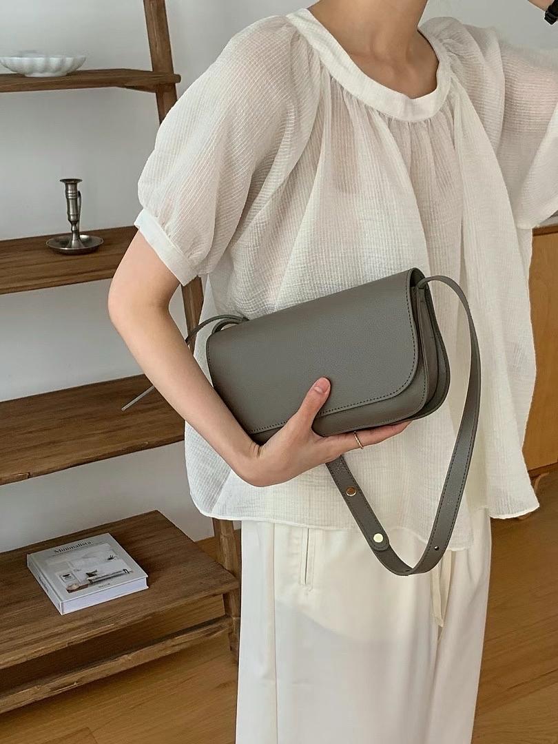 Calf Leather Baguette Shoulder Bag | 牛皮法包腋下包