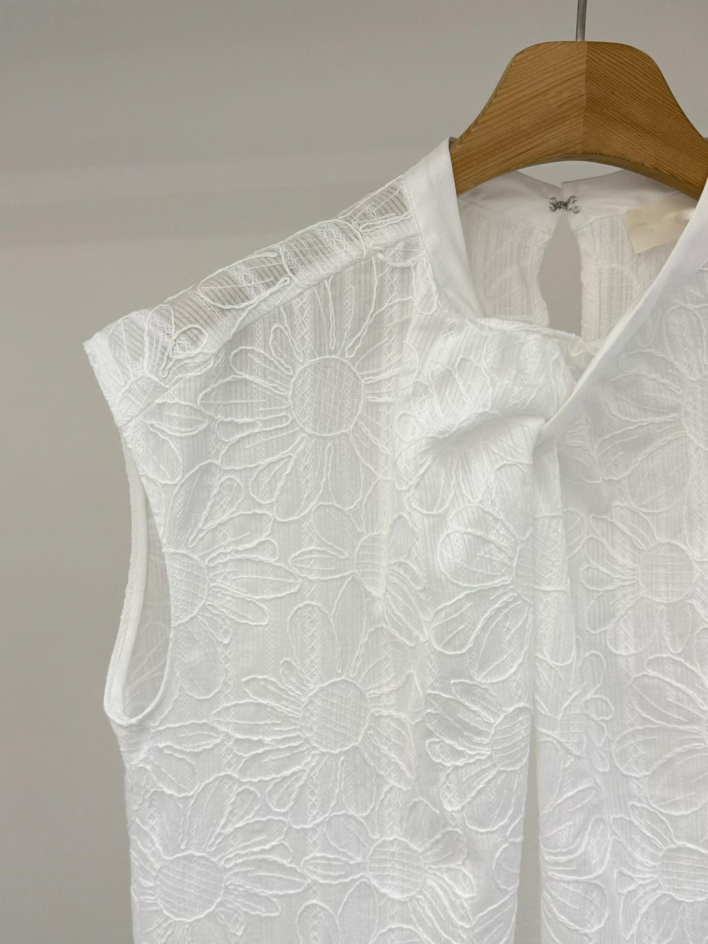 Elegant Floral Embroidery Top | 優雅花繡上衣