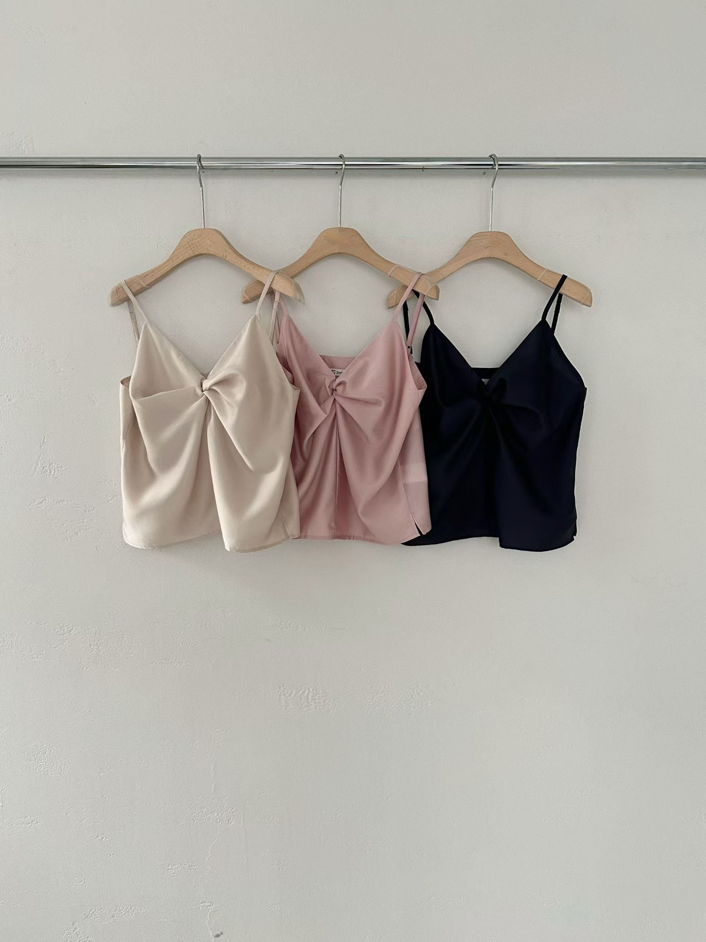 【絕美設計！】Silky Twist Bow Cami | 緞感蝴蝶細肩帶背心