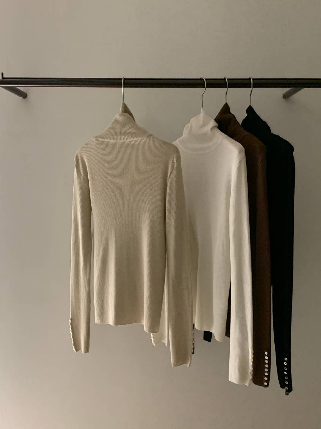 [連線壓軸加碼款] 低調優雅 Highneck Button Sleeves Knitted Top