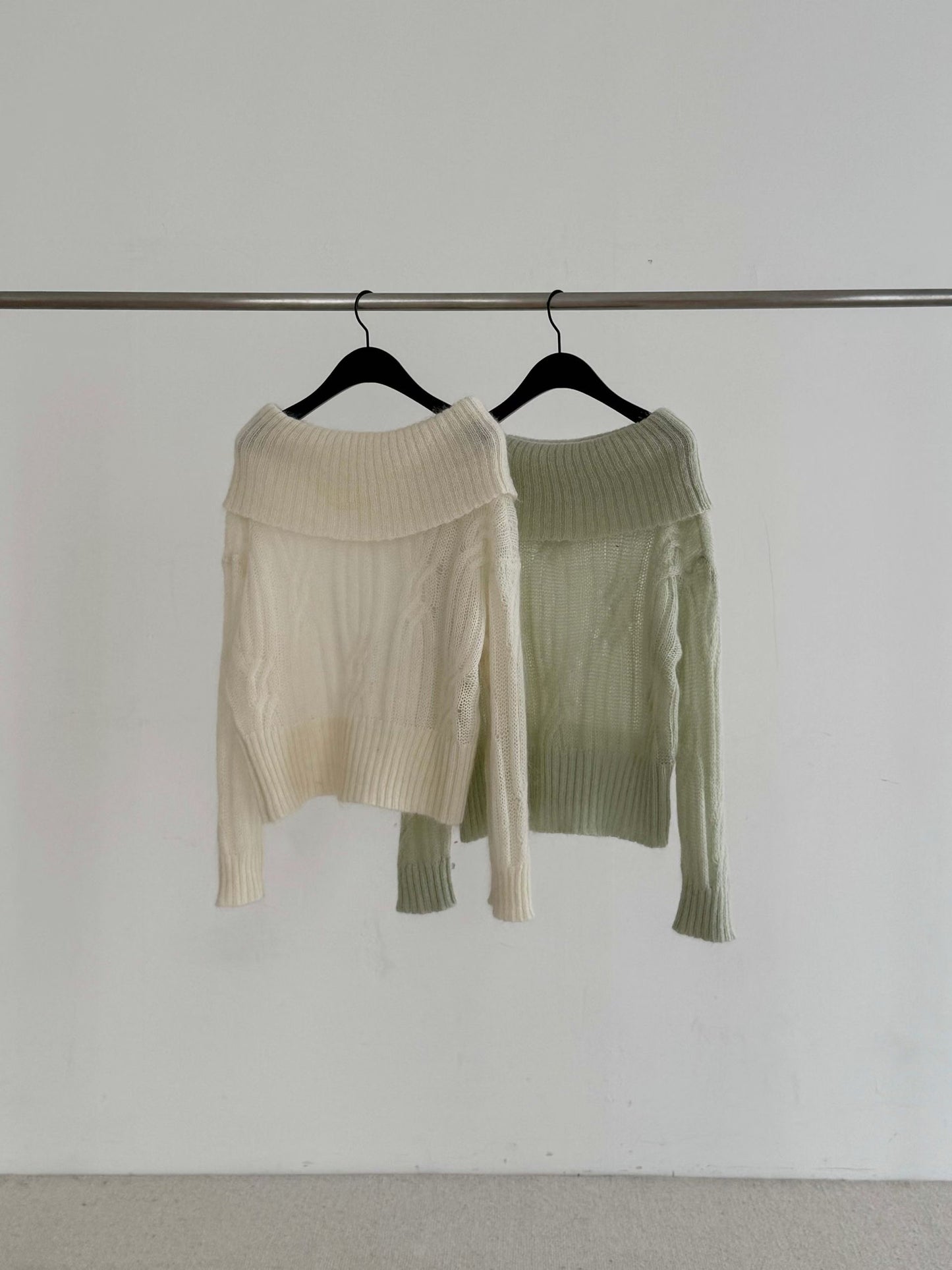 Romance Off-shoulder Knitted Top | 浪漫平肩針織上衣