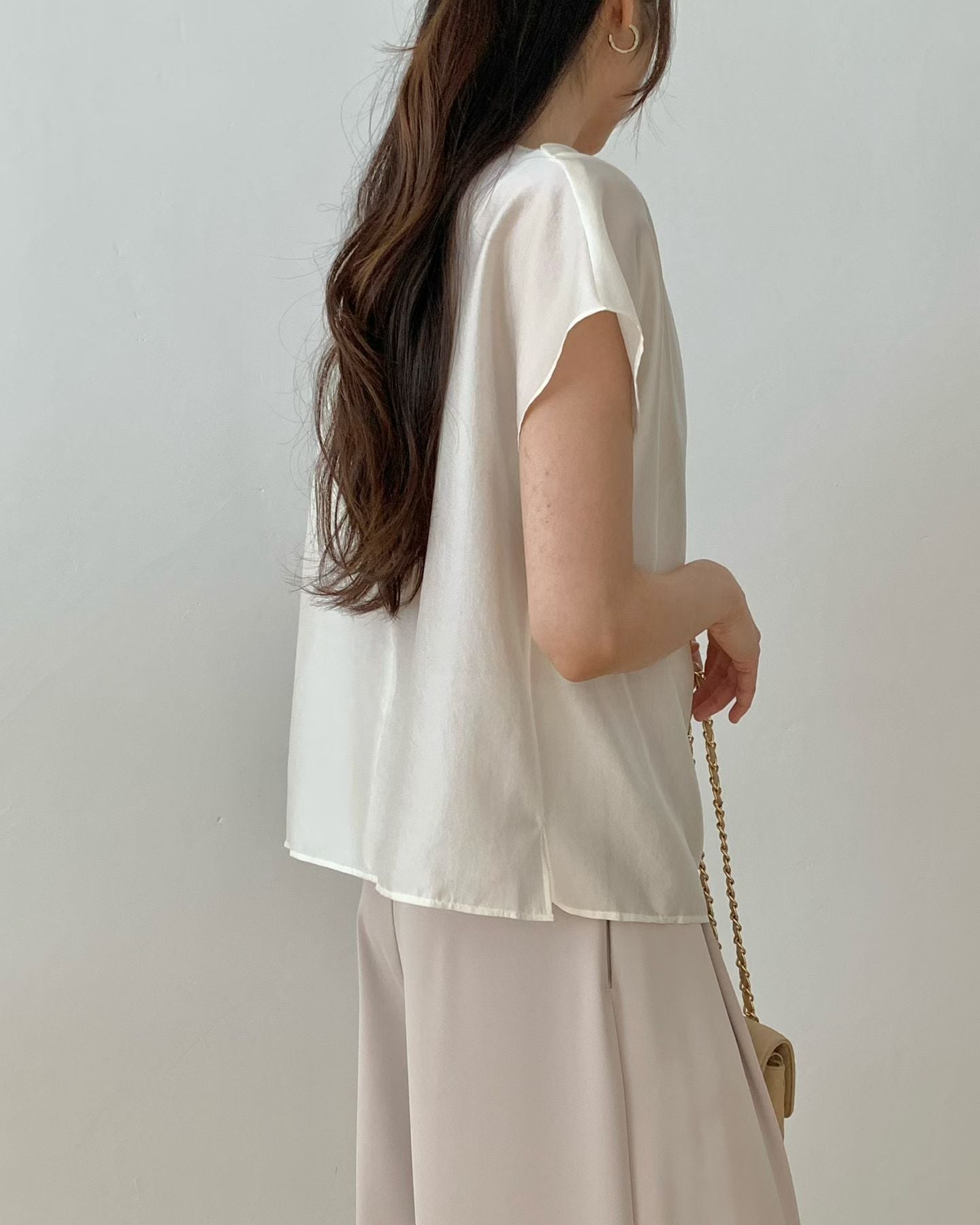 Silky Soft Drape Short-Sleeve Blouse | 柔和垂感短袖上衣