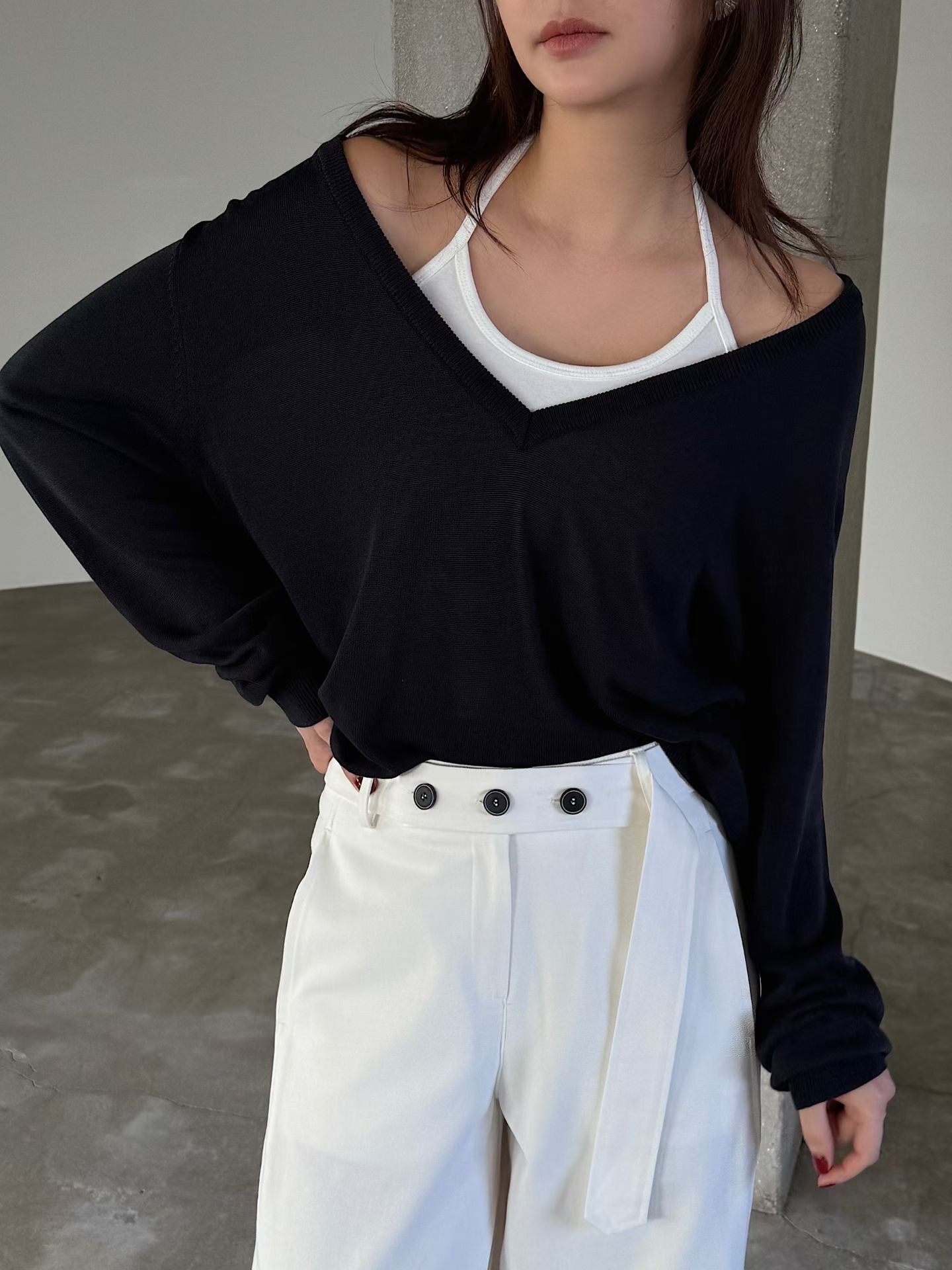 [超薄大V針織] Airy Deep V Knit