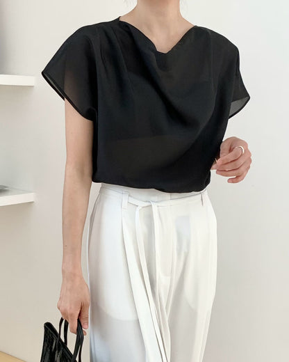 Silky Soft Drape Short-Sleeve Blouse | 柔和垂感短袖上衣