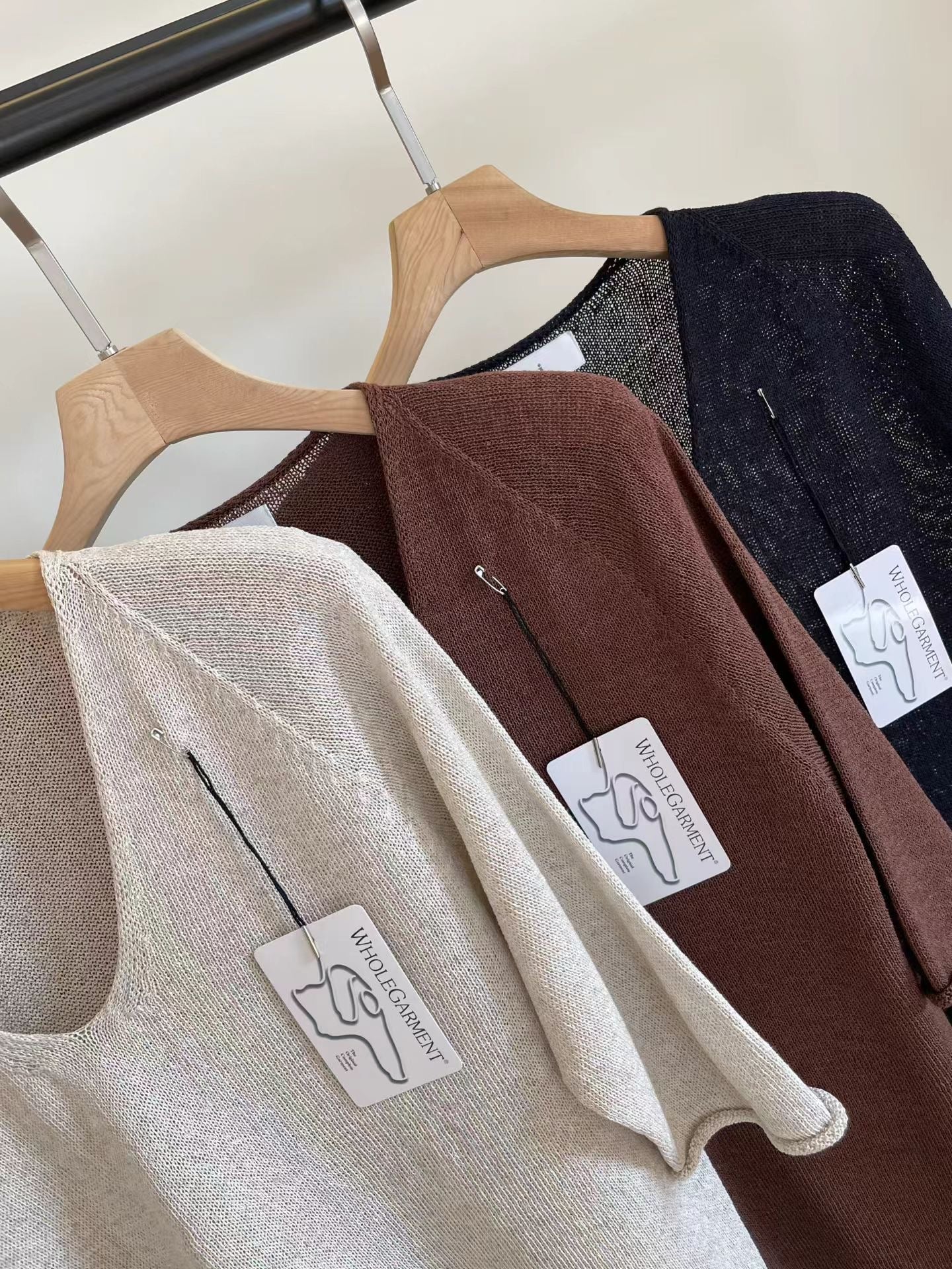 [𝑳𝒊𝒏𝒆𝒏 𝑬𝒅𝒊𝒕] Wholegarment Classic V Neck Linen Knit