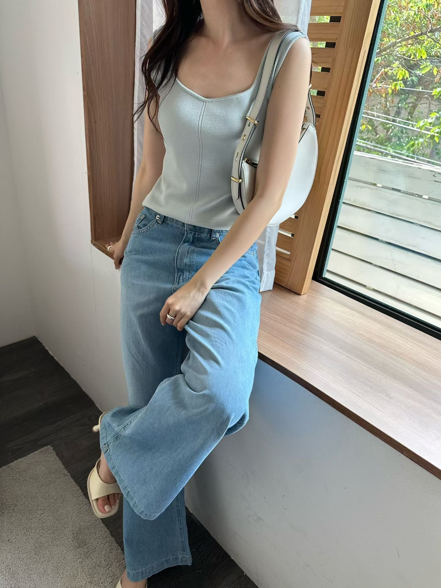 Wavy Scallop Neckline Comfy Tank | 波浪領口柔軟彈力人造絲背心
