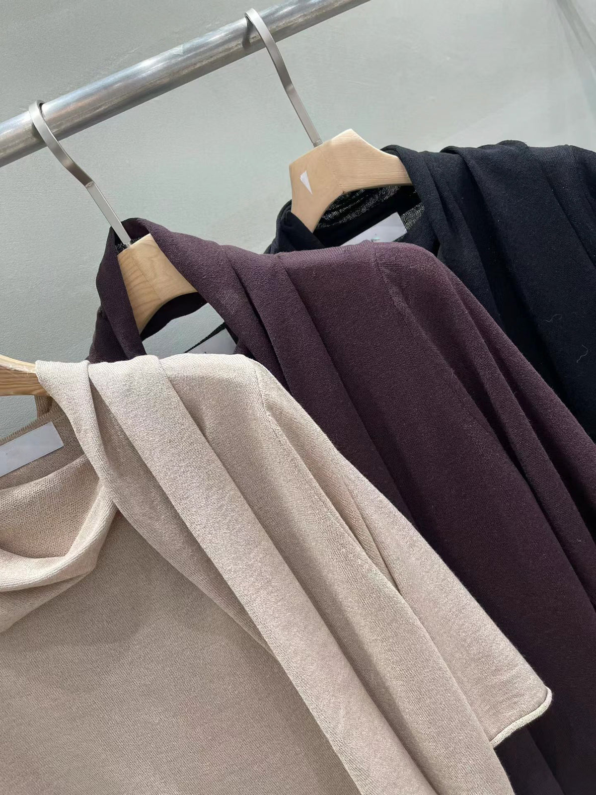 Breezy Tie-Neck Linen Knit | 領結細節麻質輕薄針織上衣