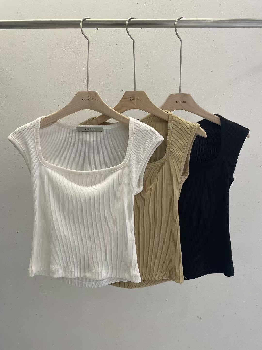 【極美胸型】Chic Neckline Basic Top | 個性美梯型領口Top