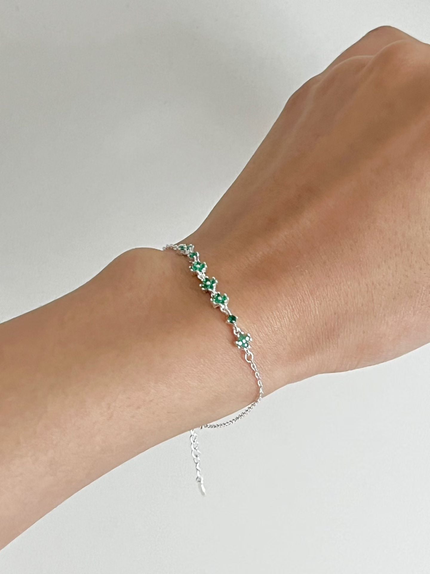 Petite 5-Flower Motif Bracelet | 簡約閃彩小花手鏈