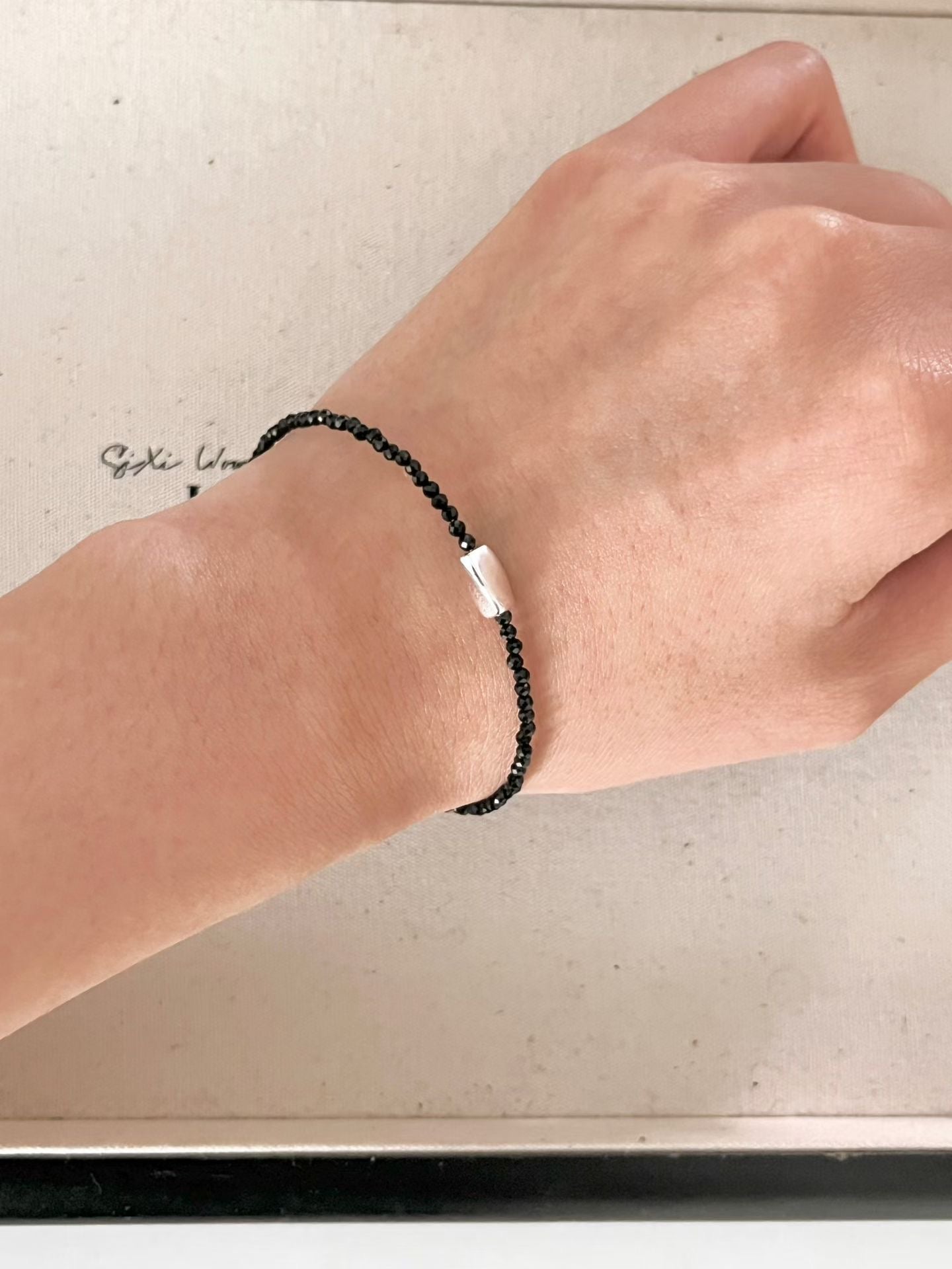 Petite Ink Black Bracelet | 迷你墨黑串珠手鏈￼
