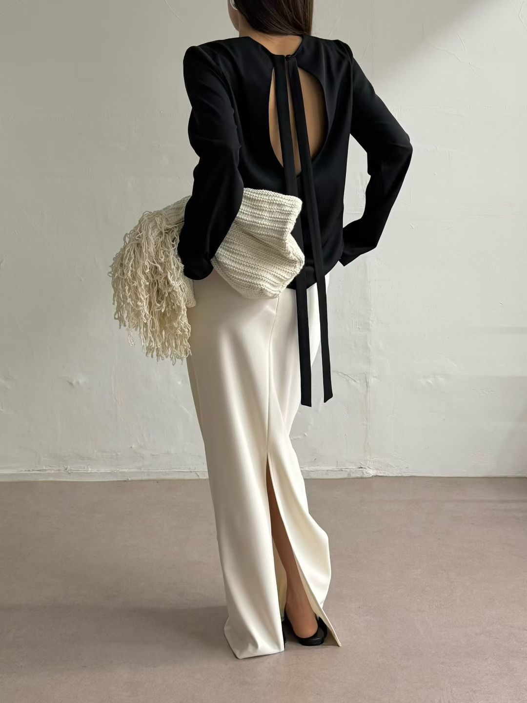 暗珠光背面小心機襯衫 | Pearly Low Back Ribbon Blouse