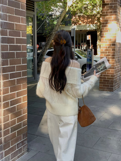 Romance Off-shoulder Knitted Top | 浪漫平肩針織上衣