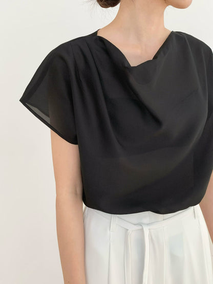 Silky Soft Drape Short-Sleeve Blouse | 柔和垂感短袖上衣