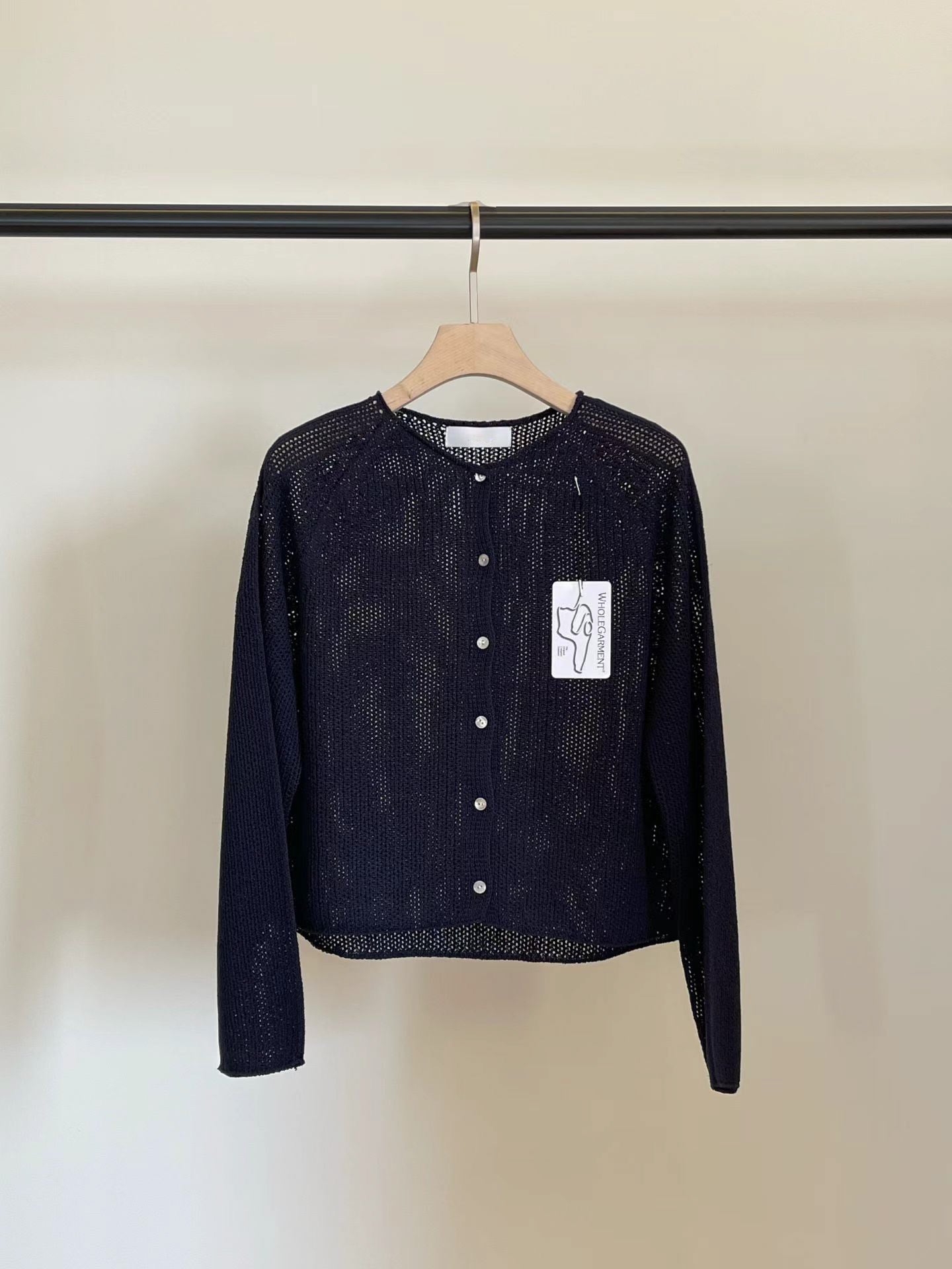 [𝑳𝒊𝒏𝒆𝒏 𝑬𝒅𝒊𝒕] Wholegarment Shoulder Detail Cardigan | 肩膊細節圓領外套