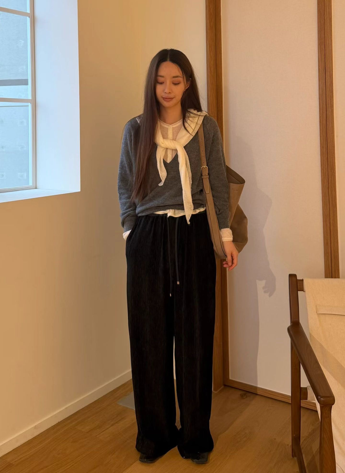 Satin Sheen Pleated Flexi Pants | 微緞感皺褶寬鬆直筒長褲