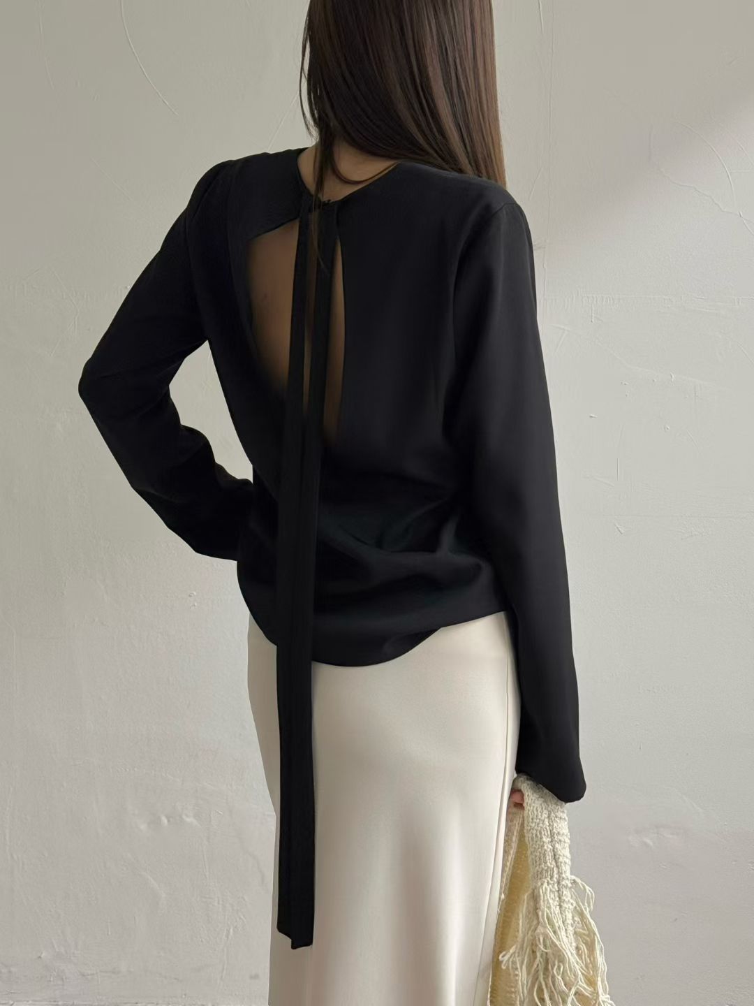 暗珠光背面小心機襯衫 | Pearly Low Back Ribbon Blouse