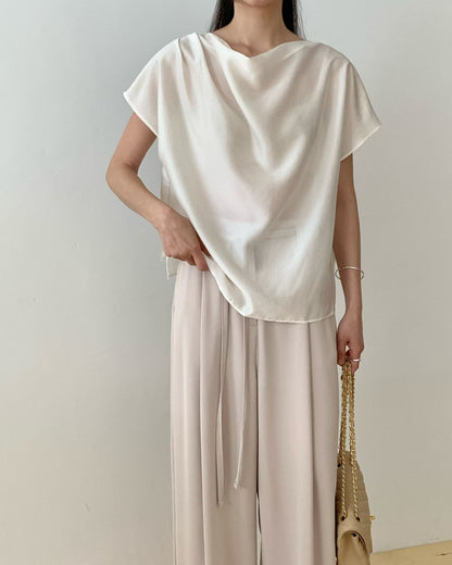 Silky Soft Drape Short-Sleeve Blouse | 柔和垂感短袖上衣