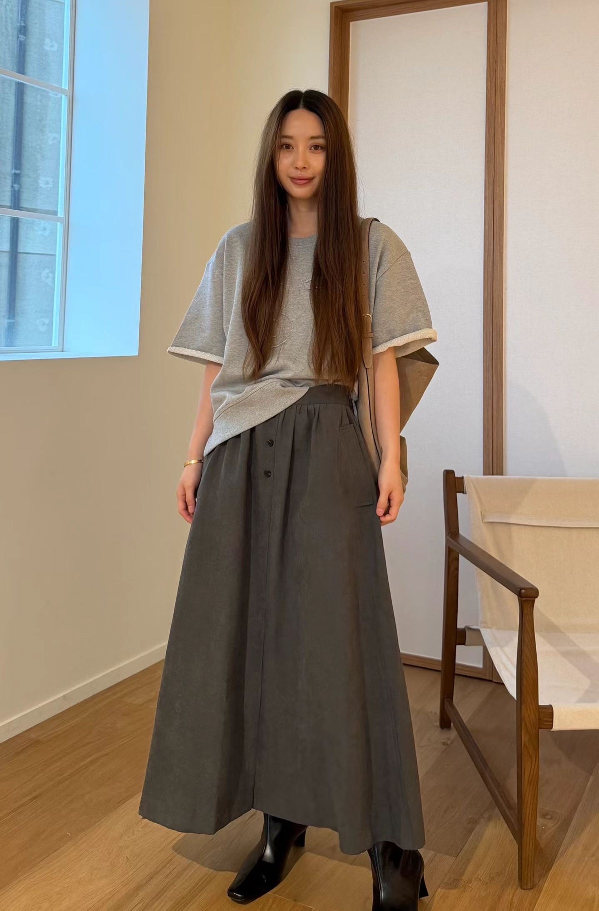 Light Velvety Wide A-Line Skirt |絨感寬A半身裙
