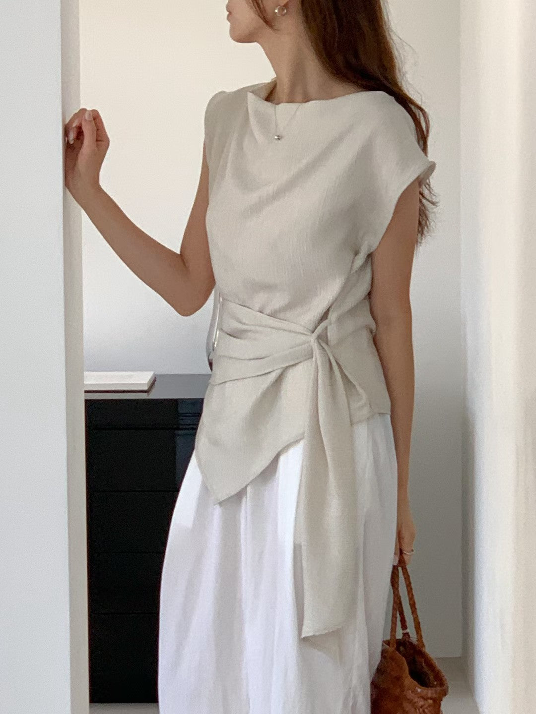 Draped Side-Tie Capped Sleeves Blouse |  垂感光澤小飛袖上衣