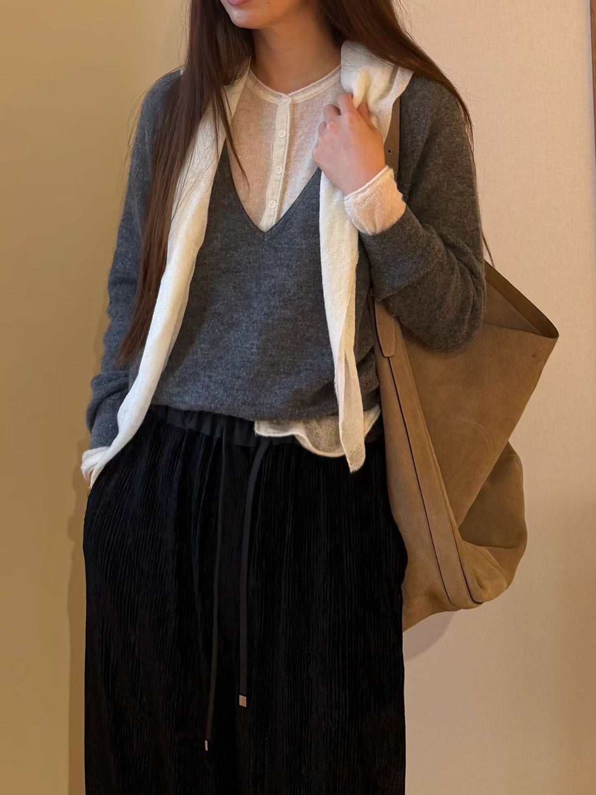 Premium Cloud Deep V Cashmere Knit | 雲感輕透羊駝毛V領針織上衣