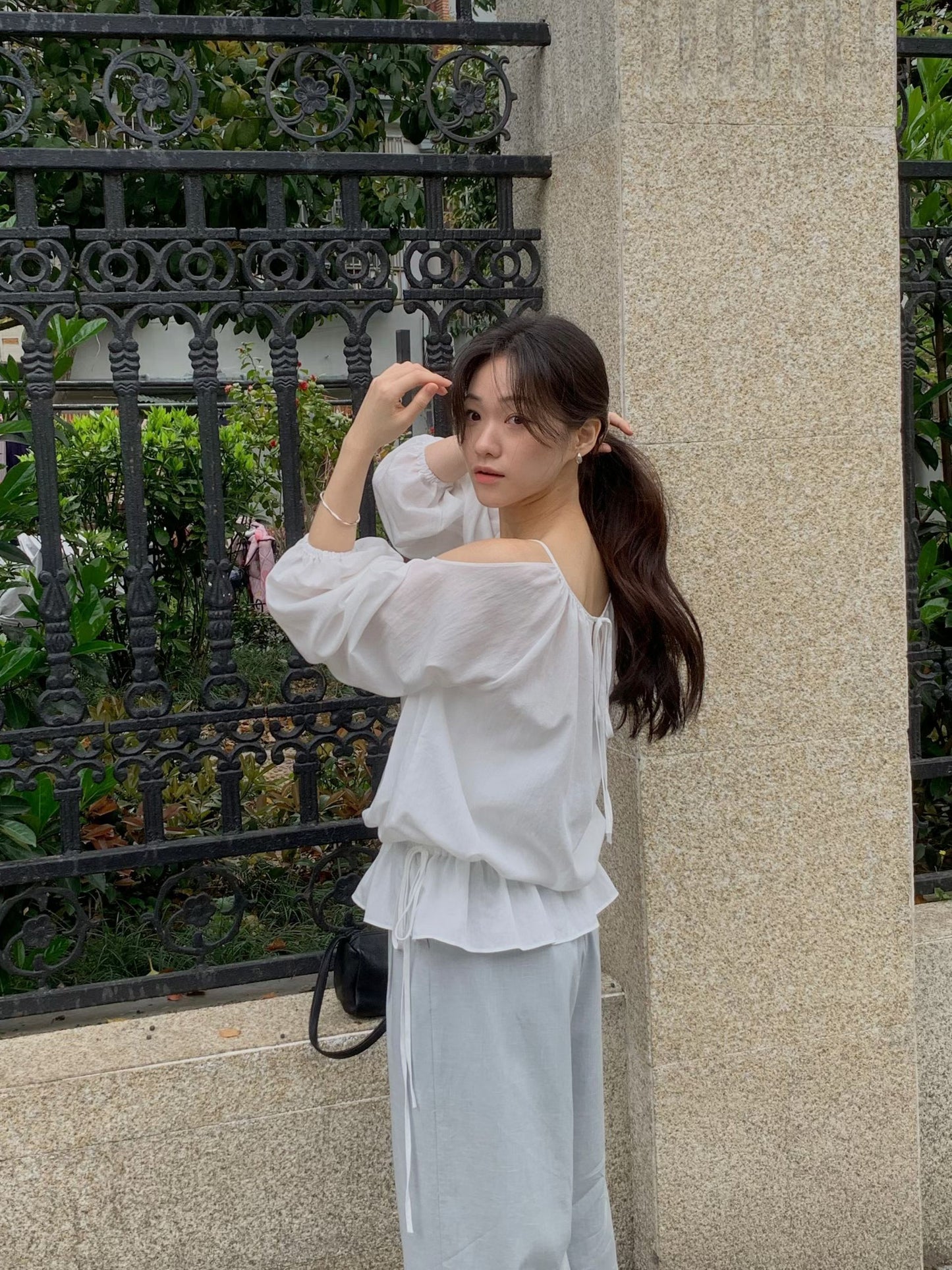 Waterfall Drape Shoulder Halter Blouse | 垂墜掛脖露肩上衣