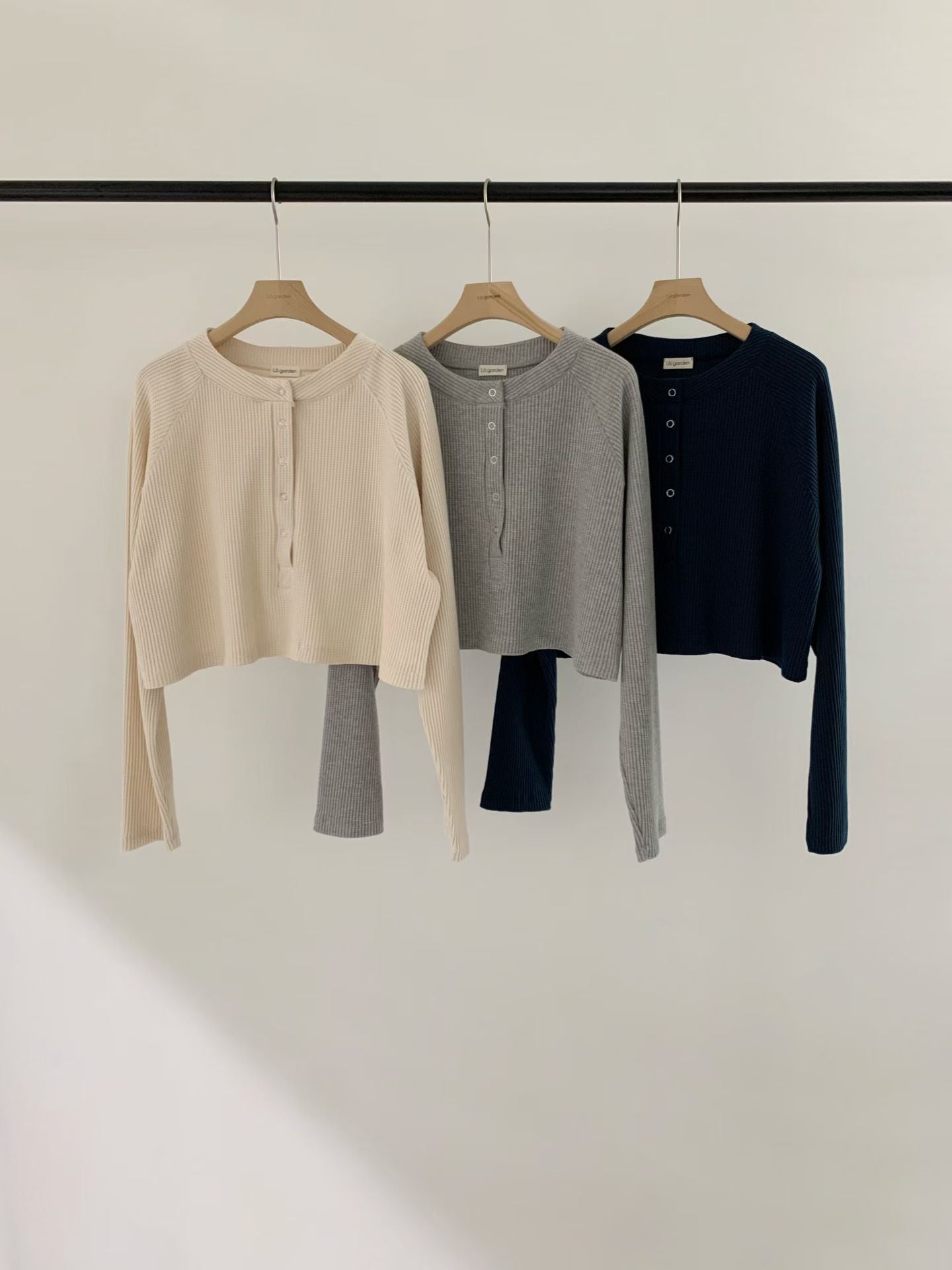 Waffle Pop Button Cropped Tee | 窩夫格格長袖Top