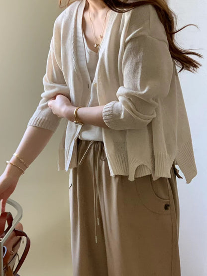 [𝑳𝒊𝒏𝒆𝒏 𝑬𝒅𝒊𝒕] Deep V Button Cardigan