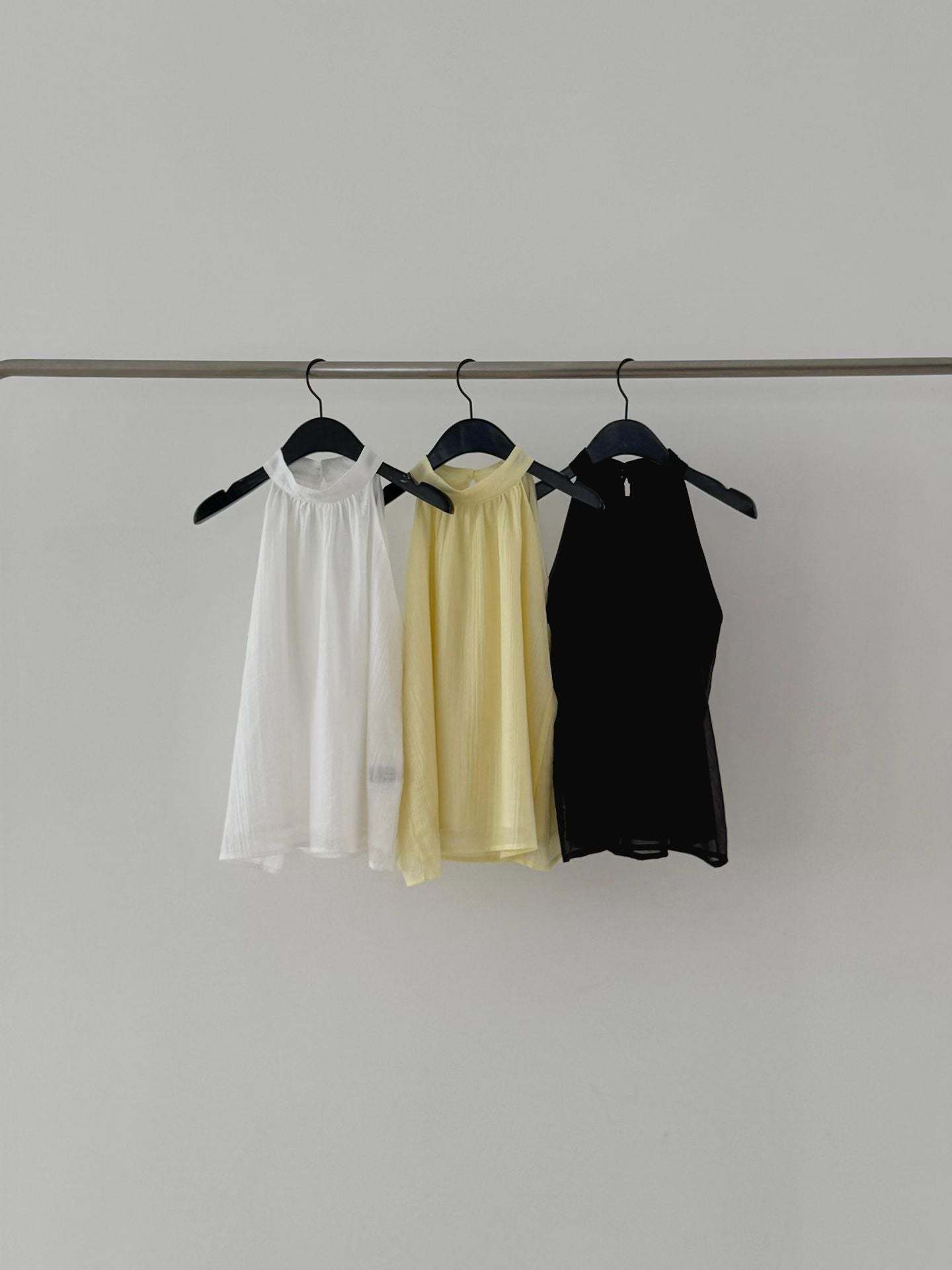 Textured Layer Halter Top | 暗紋理掛脖背心