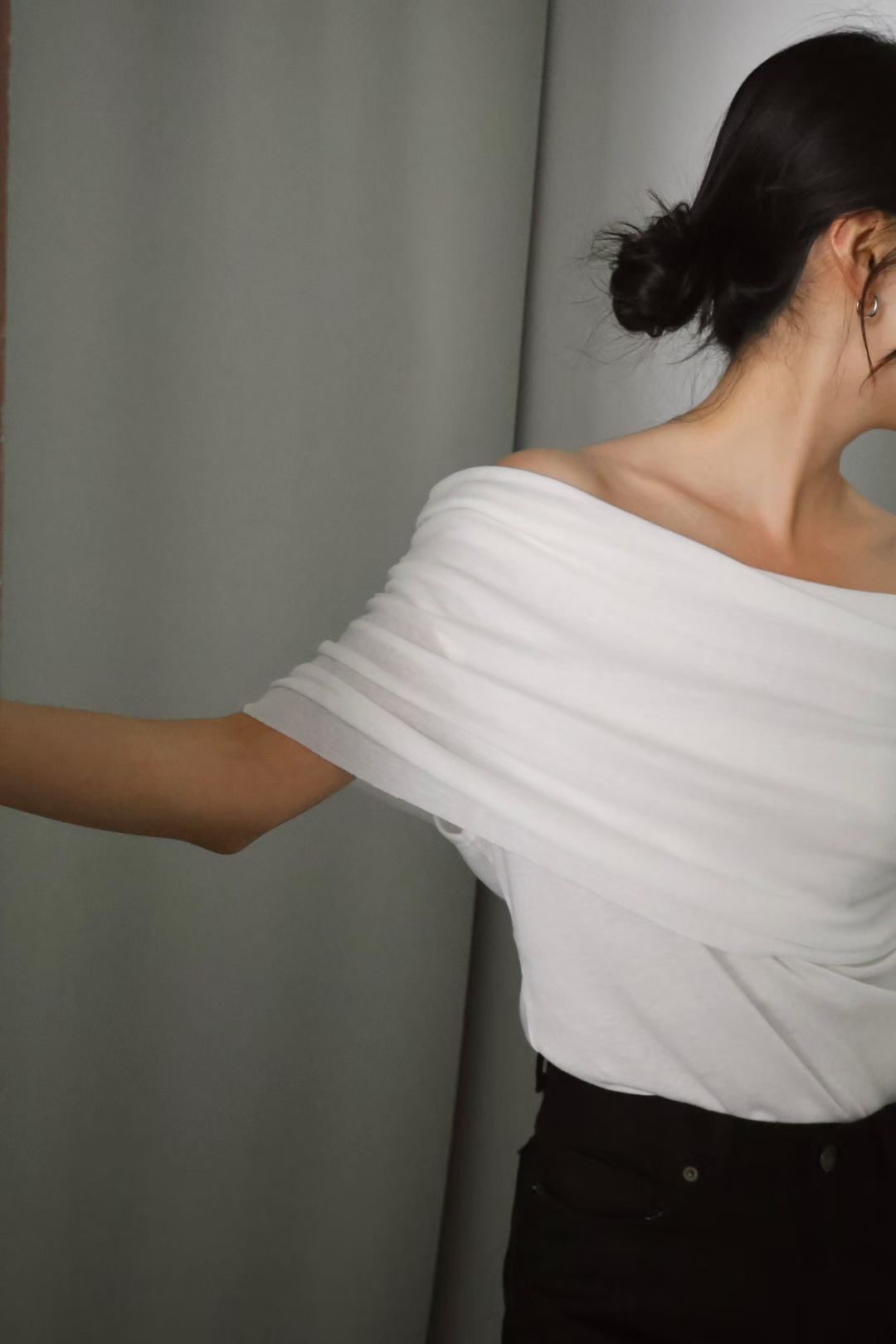 Off-Shoulder Tencel Ruched Top | 天絲抓皺露肩上衣