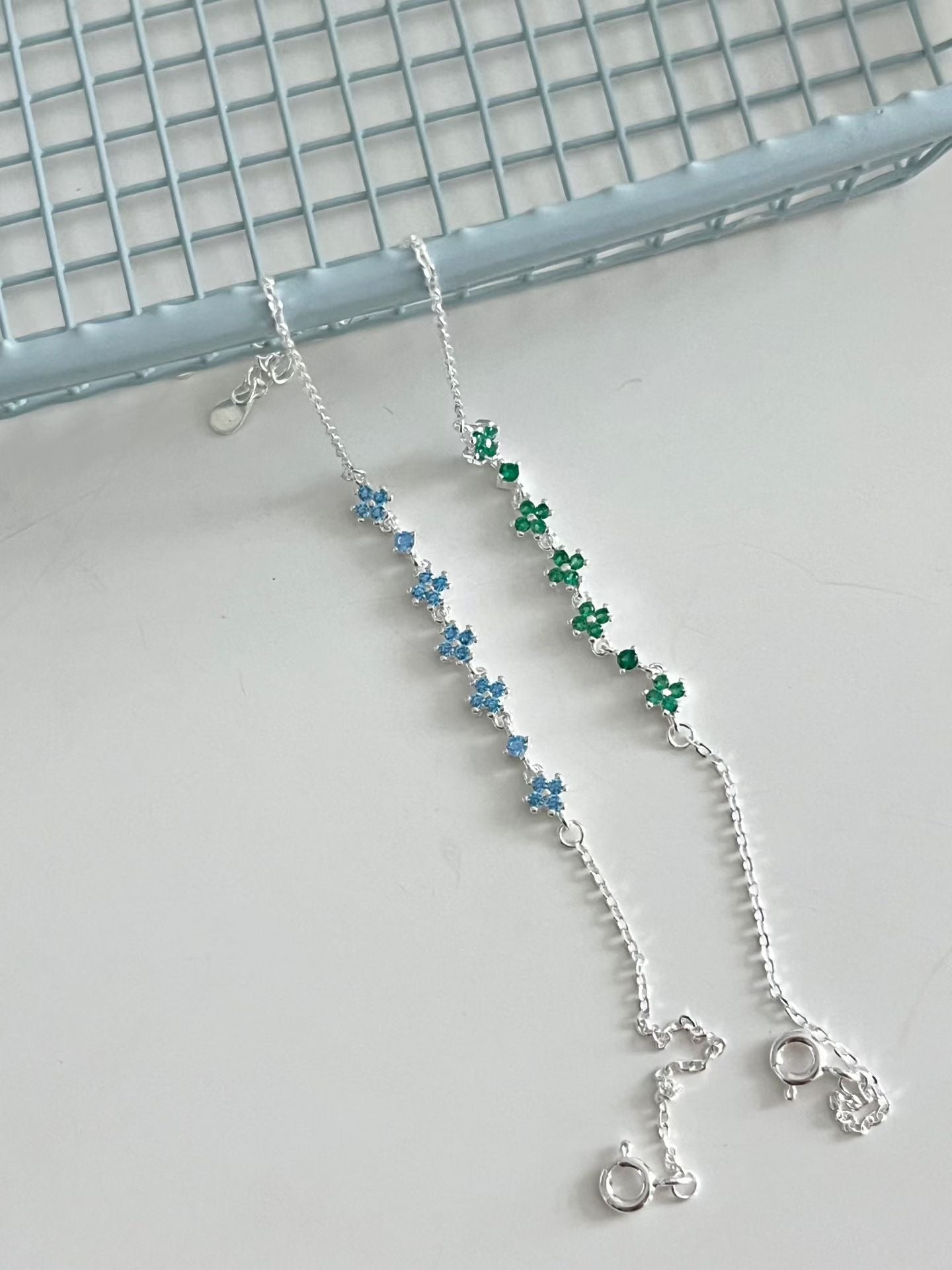 Petite 5-Flower Motif Bracelet | 簡約閃彩小花手鏈