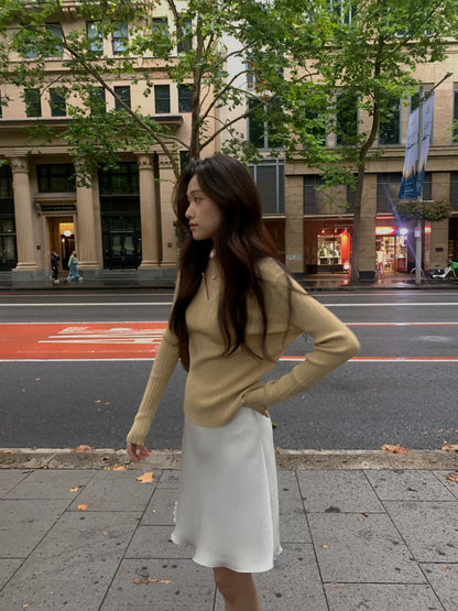 Seagull Collar Grooved Top |法式海鷗領暗條紋上衣
