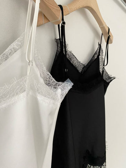 Slanted Lace Cami | 斜邊蕾絲細節背心