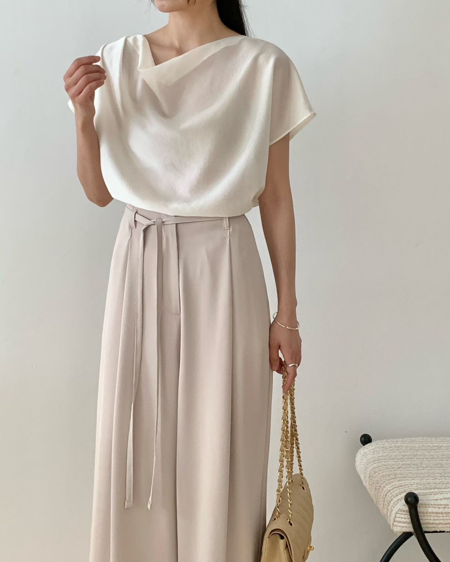 Silky Soft Drape Short-Sleeve Blouse | 柔和垂感短袖上衣