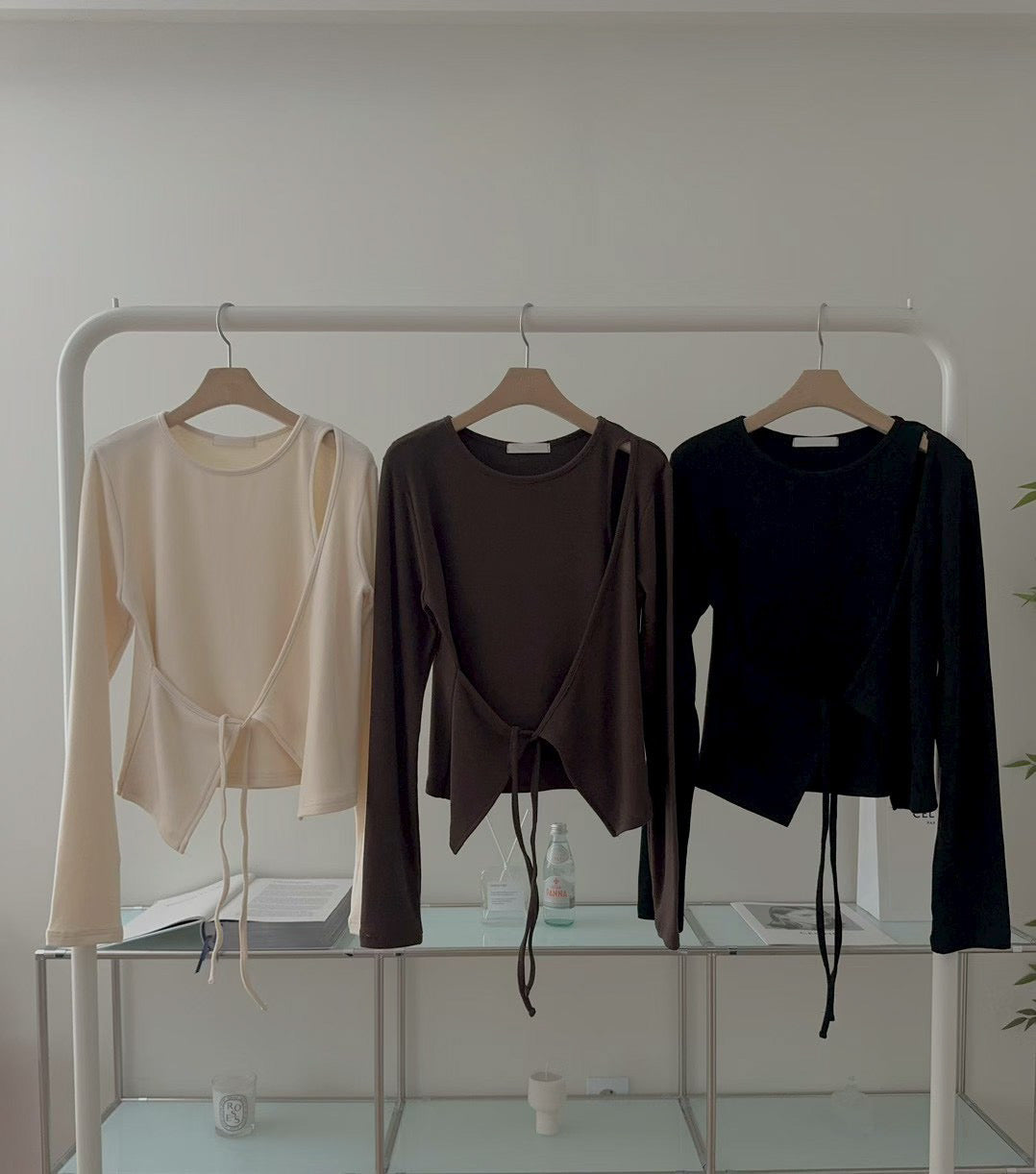 [連線壓軸加碼款] Asymmetric Shoulder Detail Top | 低調節日氣氛上衣