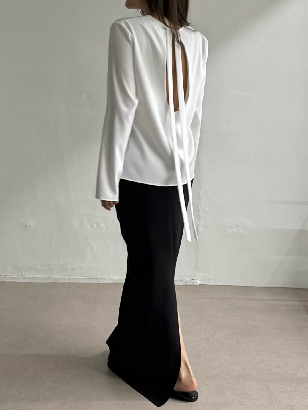 暗珠光背面小心機襯衫 | Pearly Low Back Ribbon Blouse